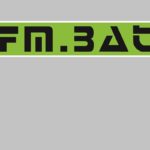 logo FM BAT carré - fond gris
